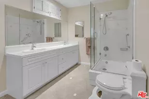 6710 S Holt Ave, Los Angeles, CA 90056 - Photo 21