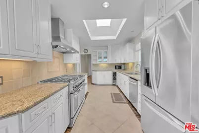 6710 S Holt Ave, Los Angeles, CA 90056 - Photo 11
