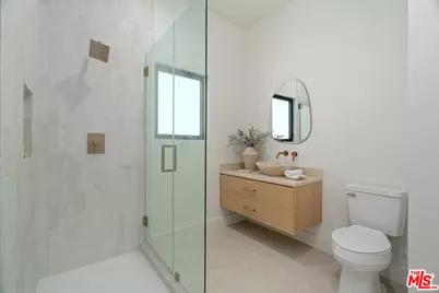 8404 Gonzaga Ave, Los Angeles, CA 90045 - Photo 13