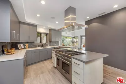 11955 Pinnacle Pl, Beverly Hills, CA 90210 - Photo 23