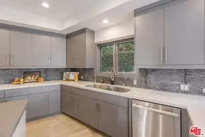 11955 Pinnacle Pl, Beverly Hills, CA 90210 - Photo 25