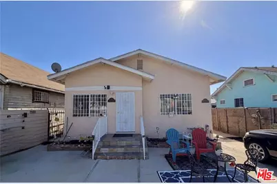 536 W 42nd St, Los Angeles, CA 90037 - Photo 1