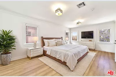 860 S Norton Ave, Los Angeles, CA 90005 - Photo 37