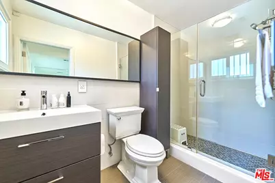 860 S Norton Ave, Los Angeles, CA 90005 - Photo 31