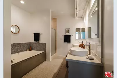 1161 Amherst Ave #204, Los Angeles, CA 90049 - Photo 13
