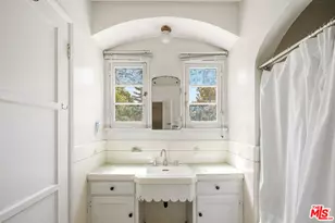 931 S Holt Ave, Los Angeles, CA 90035 - Photo 17