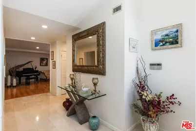 19717 Wells Dr, Woodland Hills, CA 91364 - Photo 5