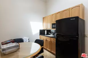 19717 Wells Dr, Los Angeles, CA 91364 - Photo 25