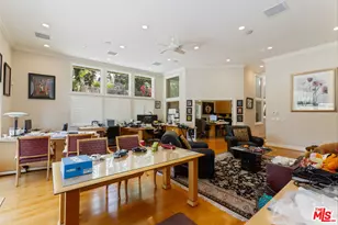 19717 Wells Dr, Los Angeles, CA 91364 - Photo 23