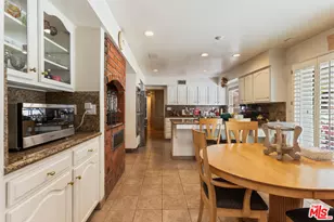 19717 Wells Dr, Los Angeles, CA 91364 - Photo 11
