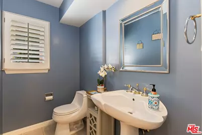 19717 Wells Dr, Woodland Hills, CA 91364 - Photo 15