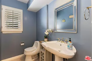 19717 Wells Dr, Los Angeles, CA 91364 - Photo 15