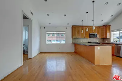 456 1/2 Smithwood Dr, Beverly Hills, CA 90212 - Photo 9