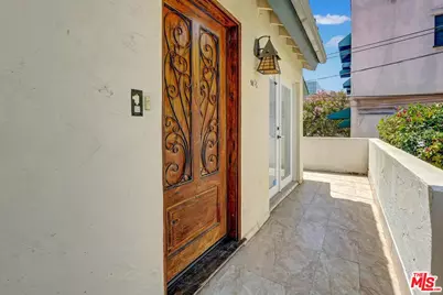 456 1/2 Smithwood Dr, Beverly Hills, CA 90212 - Photo 5