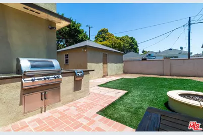 8300 Altavan Ave, Los Angeles, CA 90045 - Photo 9