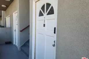22705 Del Valle St, Woodland Hills, CA 91364 - Photo 21