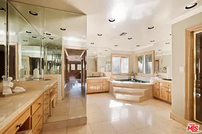 2103 N Hobart Blvd, Los Angeles, CA 90027 - Photo 53