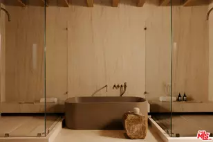 1307 N Doheny Dr, Los Angeles, CA 90069 - Photo 17