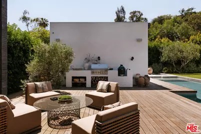 1307 N Doheny Dr, Los Angeles, CA 90069 - Photo 31