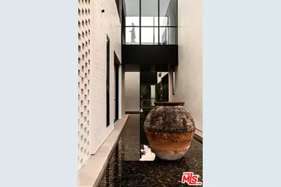 1307 N Doheny Dr, Los Angeles, CA 90069 - Photo 21