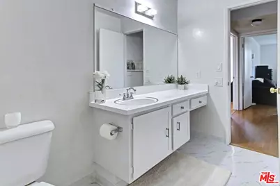 911 N Kings Rd #310, West Hollywood, CA 90069 - Photo 17