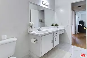 911 N Kings Rd, West Hollywood, CA 90069 - Photo 17
