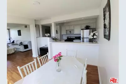 911 N Kings Rd #310, West Hollywood, CA 90069 - Photo 5