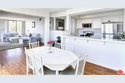 911 N Kings Rd #310, West Hollywood, CA 90069 - Photo 5