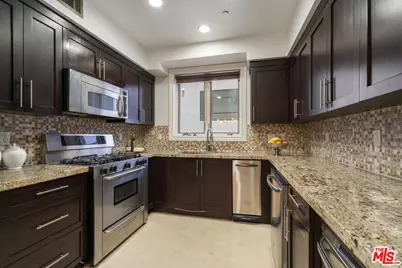 5057 Maplewood Ave #202, Los Angeles, CA 90004 - Photo 5