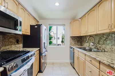 14980 Victory Blvd #201, Van Nuys, CA 91411 - Photo 7