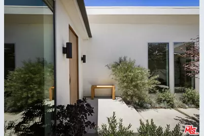 2235 Chislehurst Dr, Los Angeles, CA 90027 - Photo 7