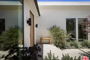 2235 Chislehurst Dr, Los Angeles, CA 90027 - Photo 7