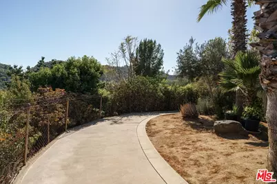 2885 Edgewick Rd, Glendale, CA 91206 - Photo 35