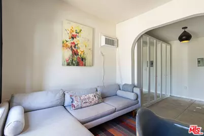 950 S Muirfield Rd, Los Angeles, CA 90019 - Photo 39