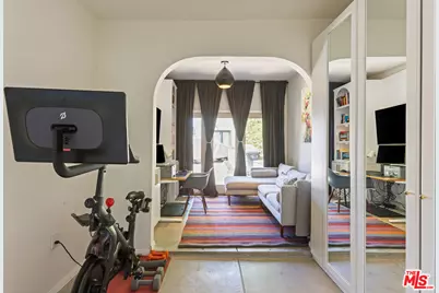 950 S Muirfield Rd, Los Angeles, CA 90019 - Photo 37