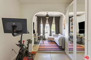 950 S Muirfield Rd, Los Angeles, CA 90019 - Photo 37