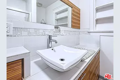 3025 Edgehill Dr, Los Angeles, CA 90018 - Photo 13