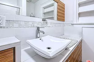 3025 Edgehill Dr, Los Angeles, CA 90018 - Photo 13