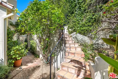 2120 Outpost Dr, Los Angeles, CA 90068 - Photo 25