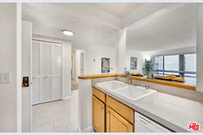 6250 Buckingham Pkwy #204, Culver City, CA 90230 - Photo 7