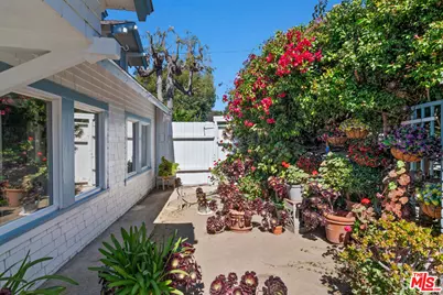 207 Ocean Ave, Santa Monica, CA 90402 - Photo 9