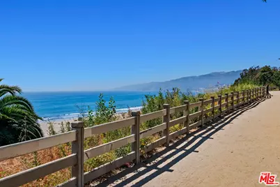 207 Ocean Ave Ext, Santa Monica, CA 90402 - Photo 45