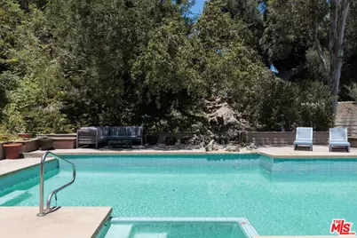 4729 Hermano Dr, Tarzana, CA 91356 - Photo 25