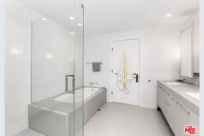 10777 Wilshire Blvd #603, Los Angeles, CA 90024 - Photo 19