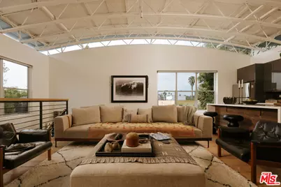 630 Rose Ave #1, Venice, CA 90291 - Photo 1