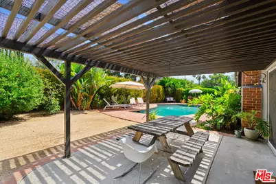 22429 Bessemer St, Los Angeles, CA 91367 - Photo 15