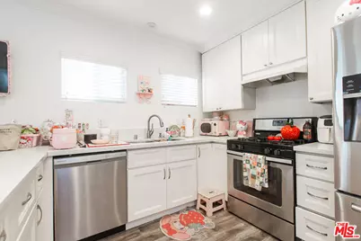 4504 Maplewood Ave, Los Angeles, CA 90004 - Photo 35