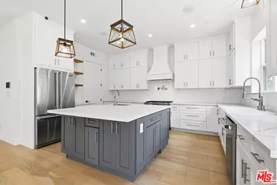 8308 McConnell Ave, Los Angeles, CA 90045 - Photo 17