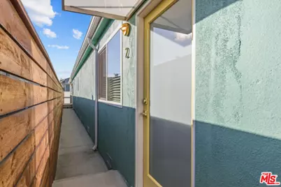 2402 Ocean Park Blvd, Santa Monica, CA 90405 - Photo 3