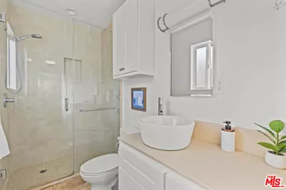 2402 Ocean Park Blvd, Santa Monica, CA 90405 - Photo 13